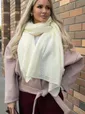 Вязаный палантин (молочный) ВП02-1М